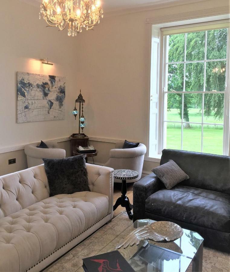 Bed and Breakfast Llwynhelig Manor à Llandeilo Extérieur photo