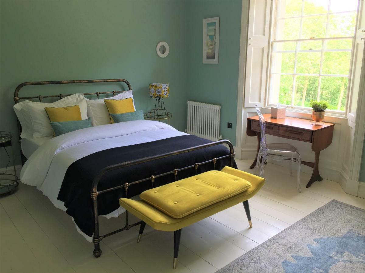 Bed and Breakfast Llwynhelig Manor à Llandeilo Extérieur photo